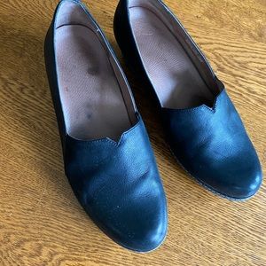 Woman’s Size 40 Dansko dress shoe